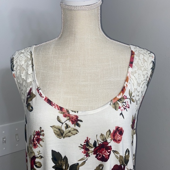Ambiance Sleeveless Floral Blouse with Lace NWOT - Picture 2 of 8